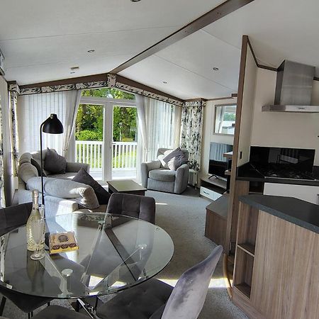 Family Breaks At Rockley Park With Prosecco And A Box Of Chocolates On Arrival Βίλα Poole Εξωτερικό φωτογραφία