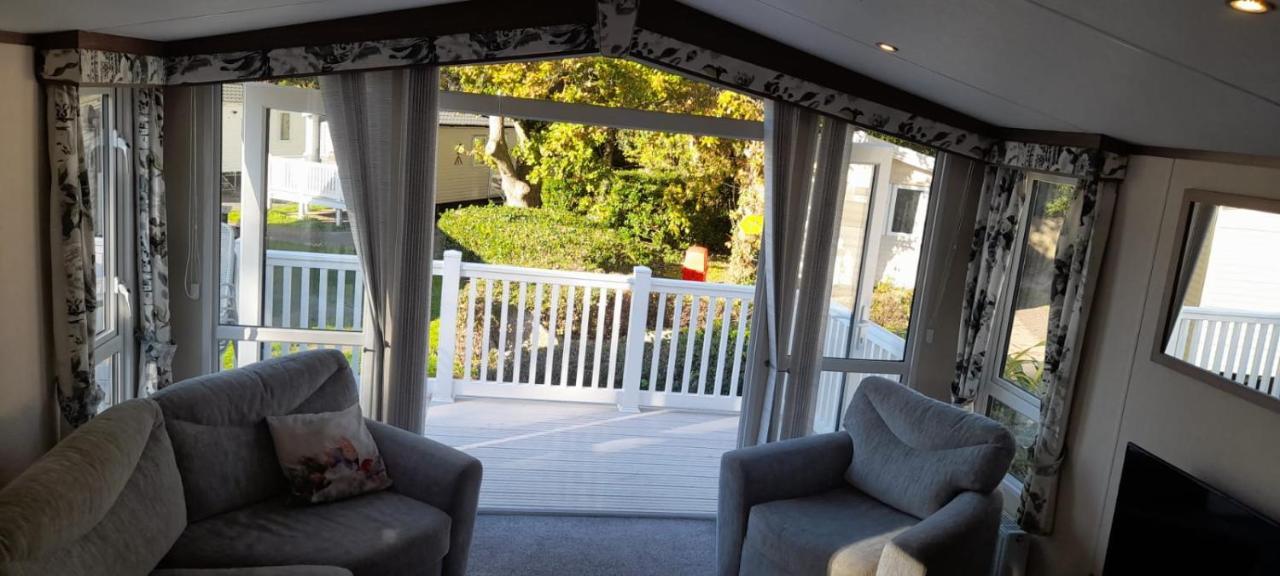 Family Breaks At Rockley Park With Prosecco And A Box Of Chocolates On Arrival Βίλα Poole Εξωτερικό φωτογραφία