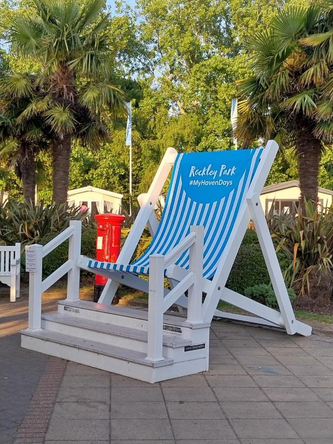 Family Breaks At Rockley Park With Prosecco And A Box Of Chocolates On Arrival Βίλα Poole Εξωτερικό φωτογραφία