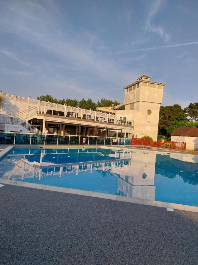 Family Breaks At Rockley Park With Prosecco And A Box Of Chocolates On Arrival Βίλα Poole Εξωτερικό φωτογραφία