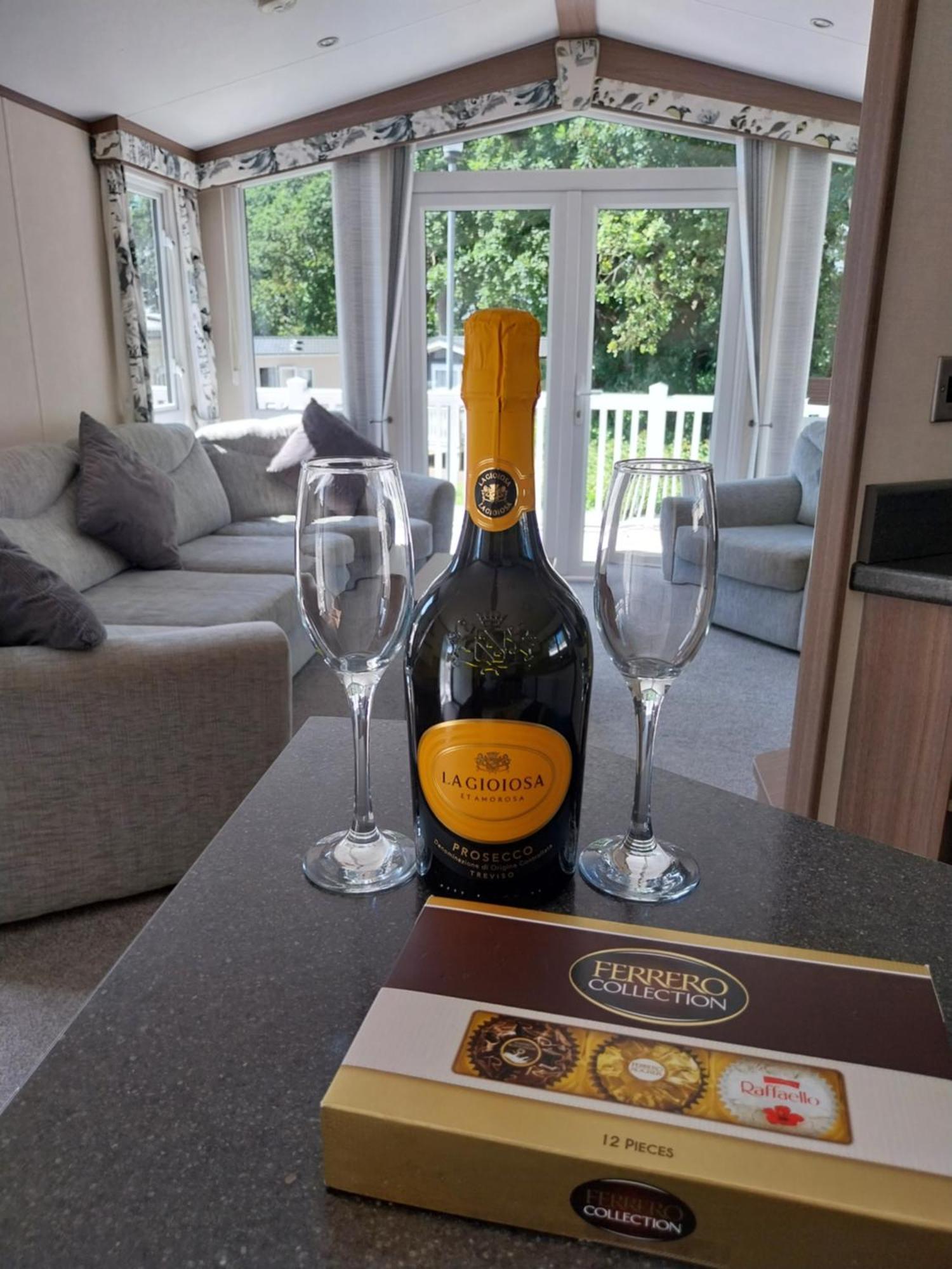 Family Breaks At Rockley Park With Prosecco And A Box Of Chocolates On Arrival Βίλα Poole Εξωτερικό φωτογραφία